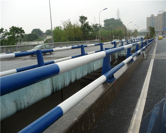 道路隔离护栏